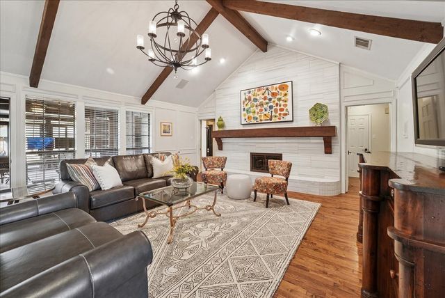 604 S Hampton Road, Oak Leaf, TX 75154