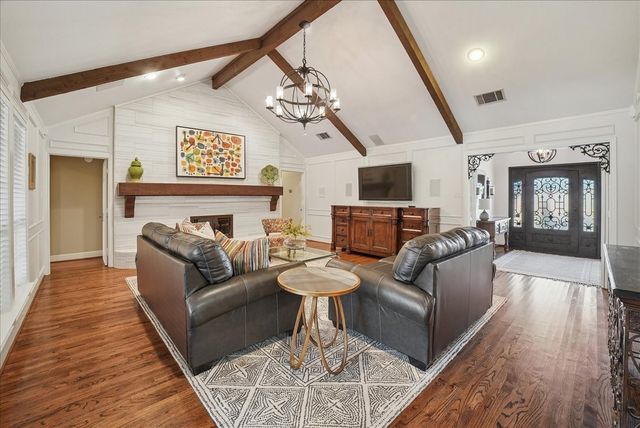 604 S Hampton Road, Oak Leaf, TX 75154