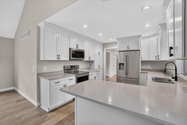 4437 S Oakley Road, Janesville, WI 53546