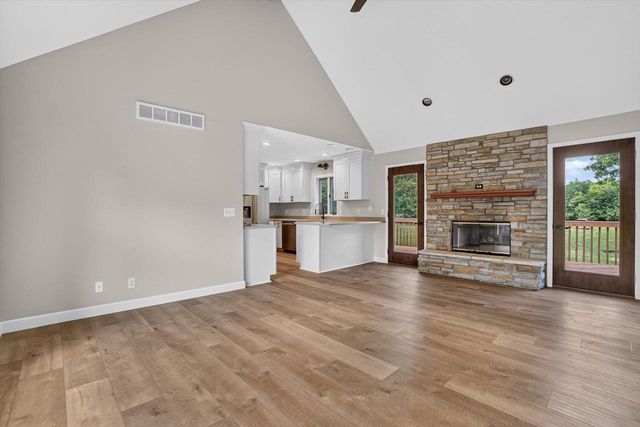 4437 S Oakley Road, Janesville, WI 53546