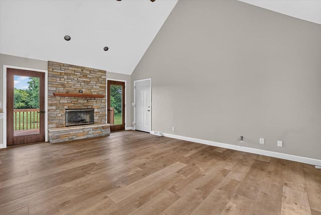 4437 S Oakley Road, Janesville, WI 53546