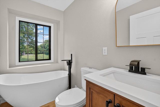 4437 S Oakley Road, Janesville, WI 53546