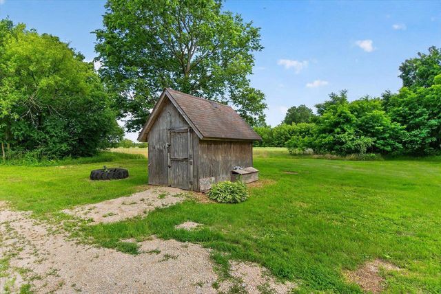 4437 S Oakley Road, Janesville, WI 53546