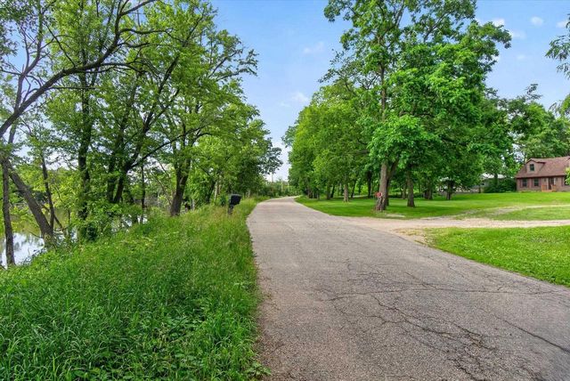 4437 S Oakley Road, Janesville, WI 53546