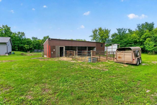4437 S Oakley Road, Janesville, WI 53546