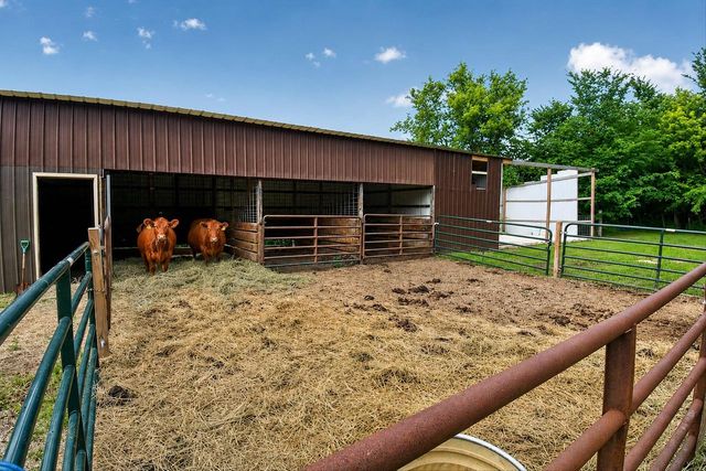 4437 S Oakley Road, Janesville, WI 53546