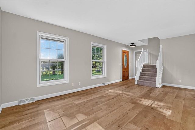 4437 S Oakley Road, Janesville, WI 53546