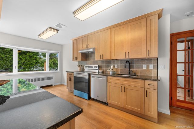 2716 Hewlett Avenue, Merrick, NY 11566