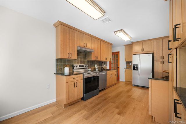 2716 Hewlett Avenue, Merrick, NY 11566