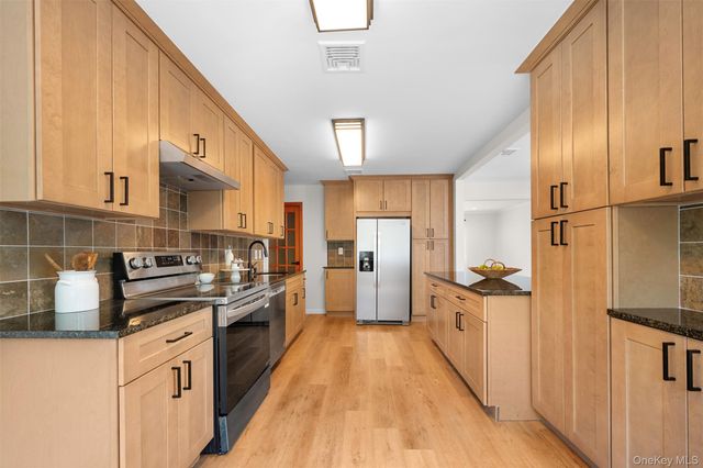 2716 Hewlett Avenue, Merrick, NY 11566