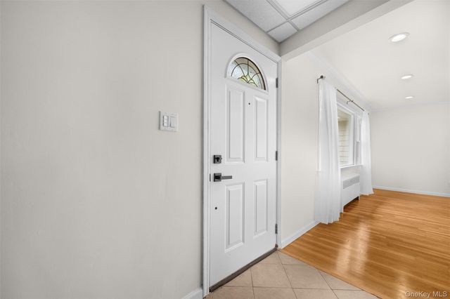 2716 Hewlett Avenue, Merrick, NY 11566