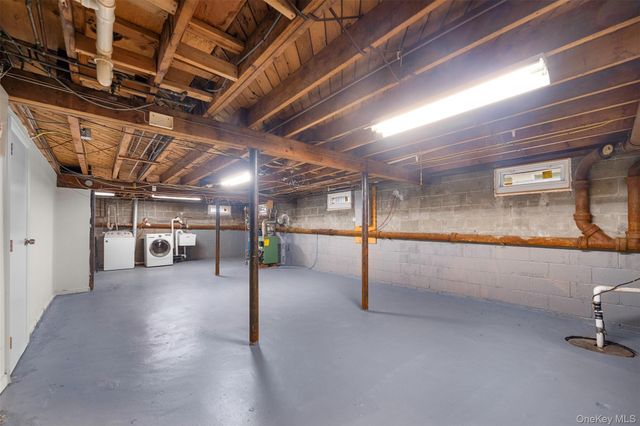2716 Hewlett Avenue, Merrick, NY 11566
