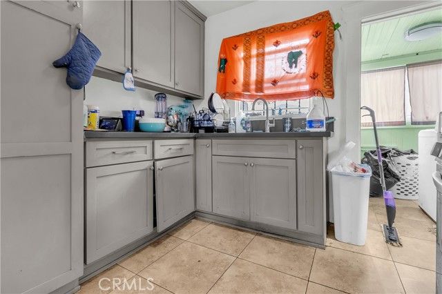 4915 2nd, Los Angeles, CA 90043