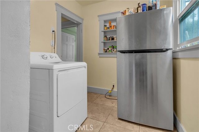 4915 2nd, Los Angeles, CA 90043