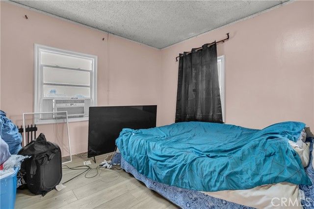 4915 2nd, Los Angeles, CA 90043