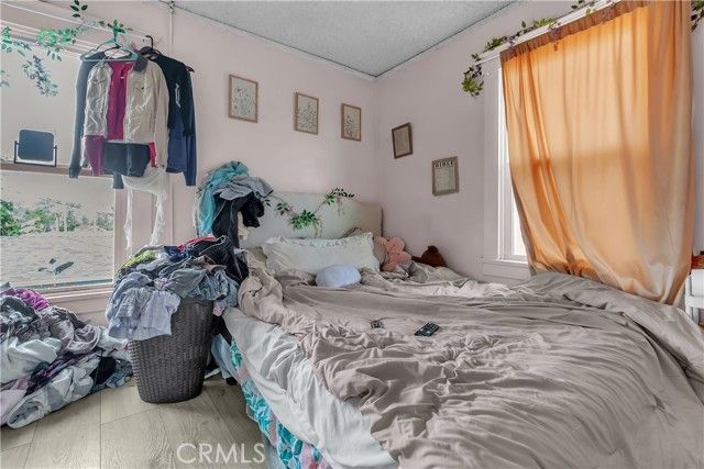 4915 2nd, Los Angeles, CA 90043