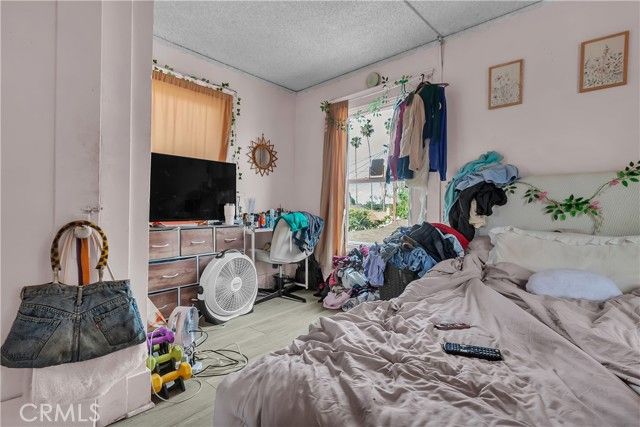 4915 2nd, Los Angeles, CA 90043