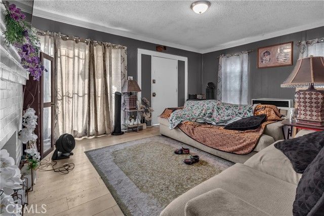 4915 2nd, Los Angeles, CA 90043