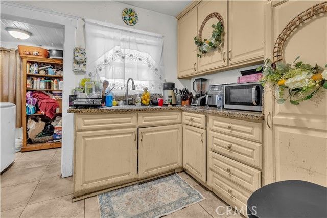 4915 2nd, Los Angeles, CA 90043