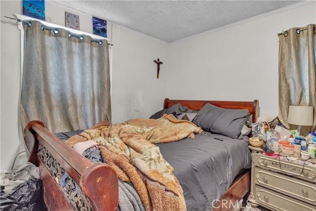 4915 2nd, Los Angeles, CA 90043