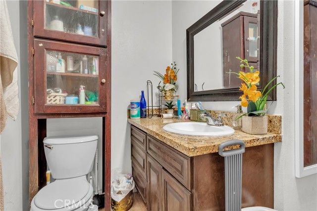 4915 2nd, Los Angeles, CA 90043