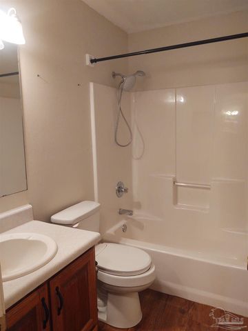 5268 Deerfoot Ln, Milton, FL 32570