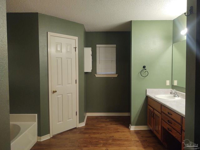 5268 Deerfoot Ln, Milton, FL 32570