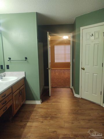 5268 Deerfoot Ln, Milton, FL 32570