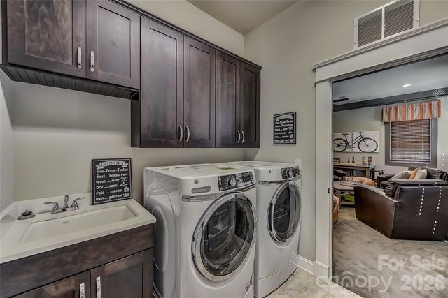 752 Lynderhill Lane, Matthews, NC 28105