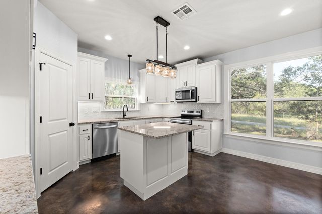 1617 Badger LN, Lampasas, TX 76550