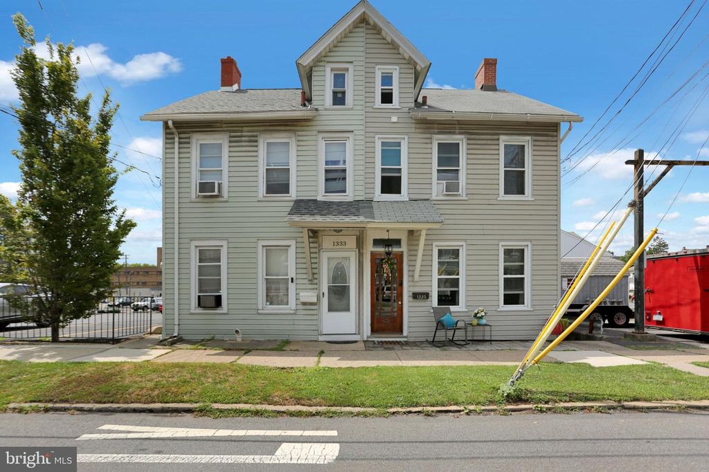 1335 CENTER ST, Bethlehem, PA 18018