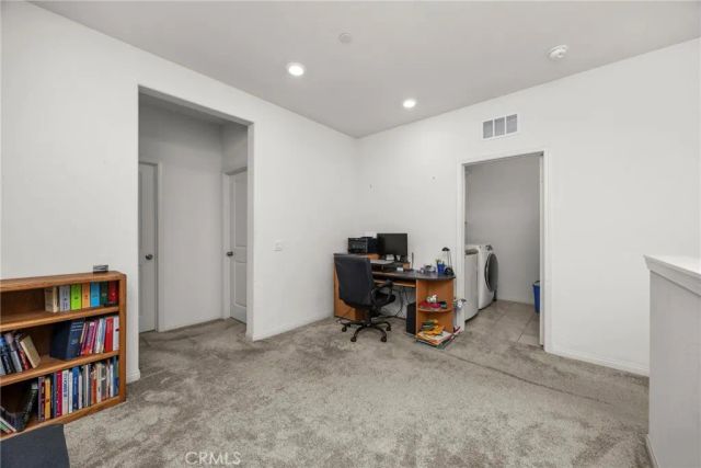 22886 Concord, Saugus, CA 91350