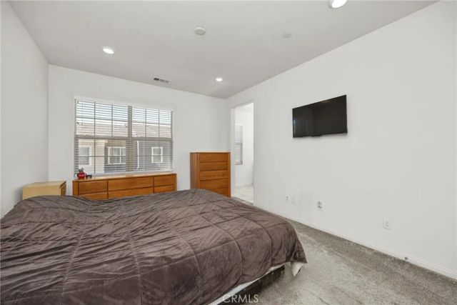 22886 Concord, Saugus, CA 91350