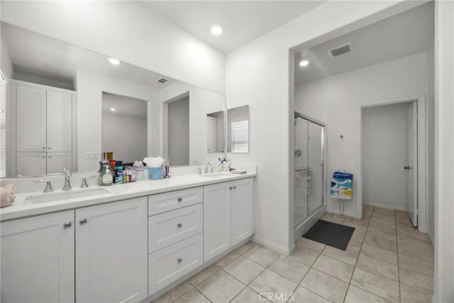 22886 Concord, Saugus, CA 91350