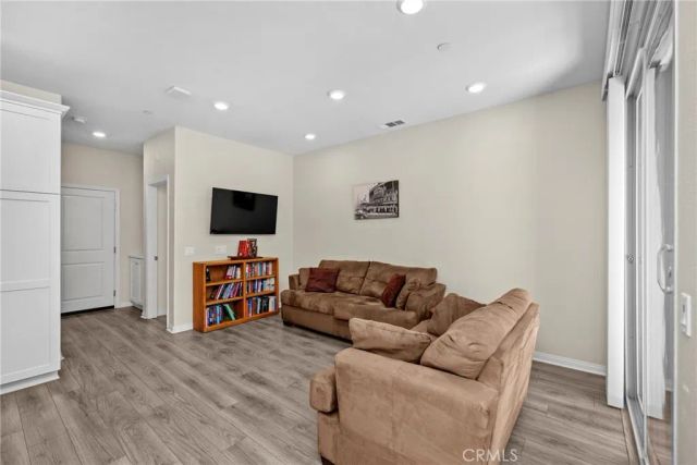 22886 Concord, Saugus, CA 91350