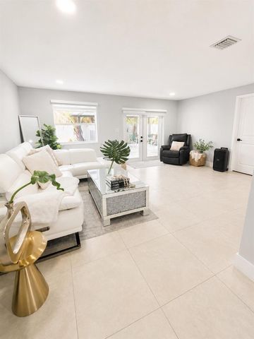 1902 Baythorne Road, West Palm Beach, FL 33415