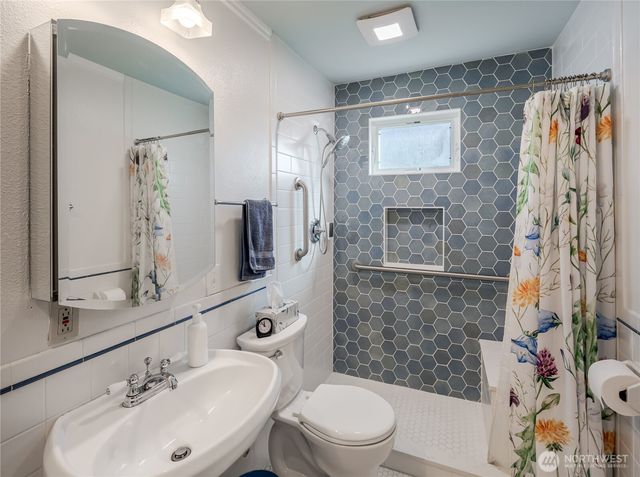 8012 Vernon Road, Lake Stevens, WA 98258