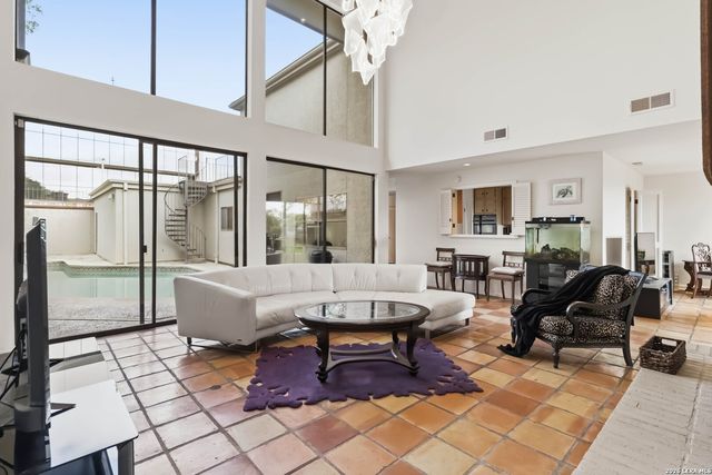 7609 N Songbird, San Antonio, TX 78229