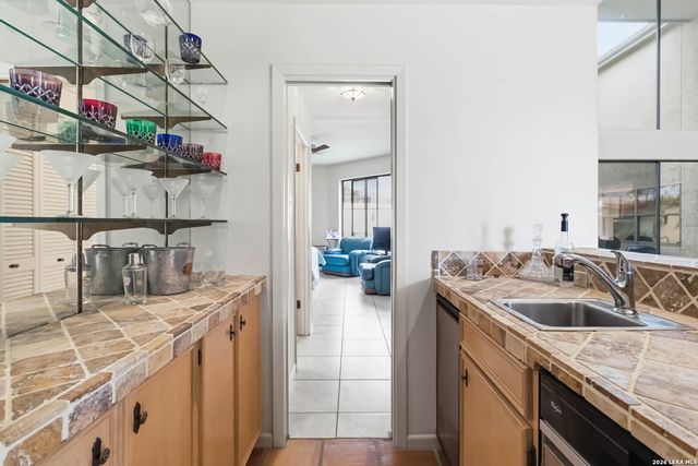 7609 N Songbird, San Antonio, TX 78229