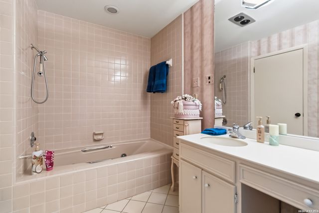 7609 N Songbird, San Antonio, TX 78229