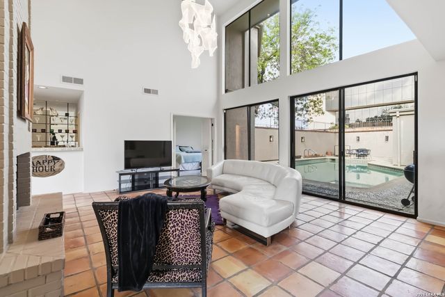 7609 N Songbird, San Antonio, TX 78229