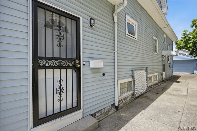 216 Sanders Road, Buffalo, NY 14216