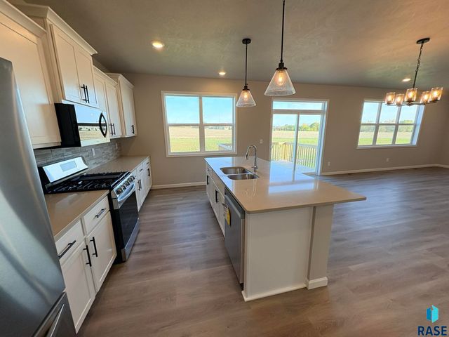 2916 S Copper Creek Ave Avenue, Sioux Falls, SD 57110