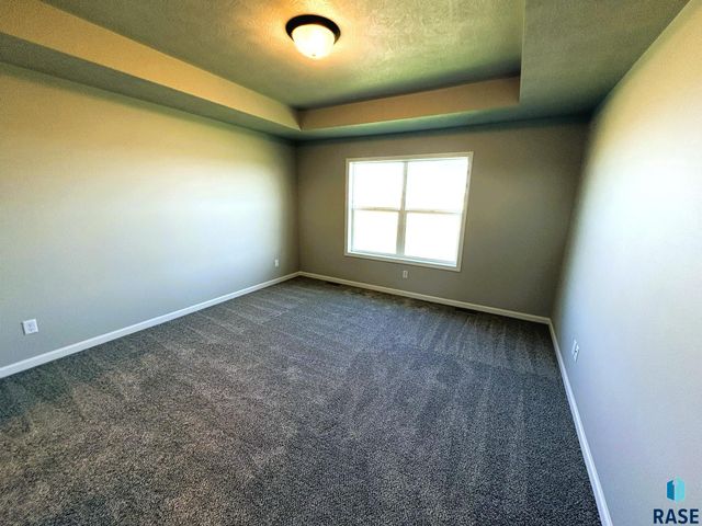 2916 S Copper Creek Ave Avenue, Sioux Falls, SD 57110