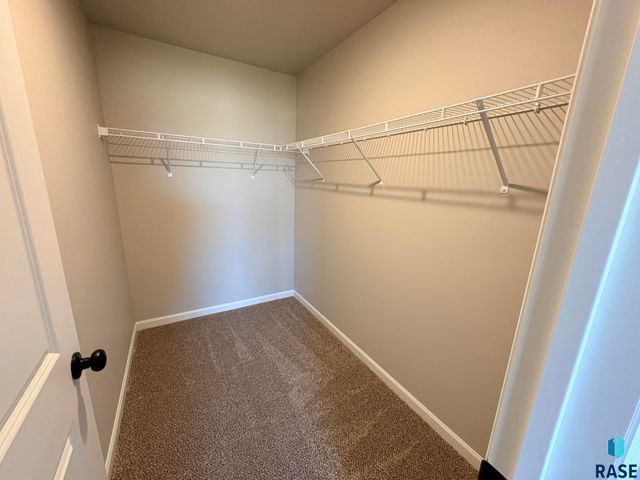 2916 S Copper Creek Ave Avenue, Sioux Falls, SD 57110