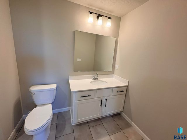 2916 S Copper Creek Ave Avenue, Sioux Falls, SD 57110