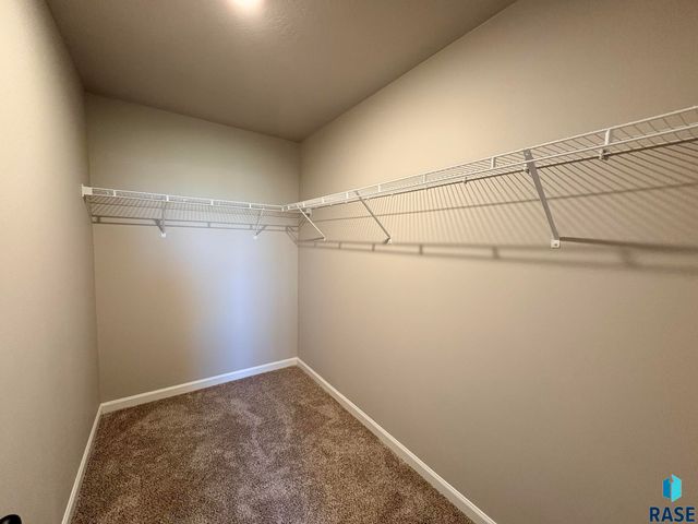 2916 S Copper Creek Ave Avenue, Sioux Falls, SD 57110