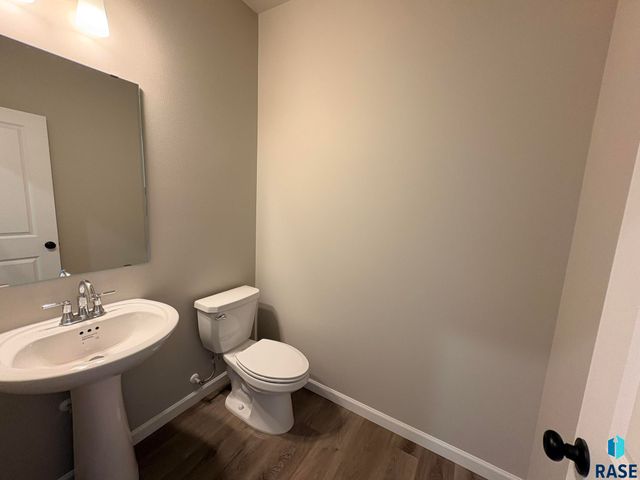 2916 S Copper Creek Ave Avenue, Sioux Falls, SD 57110