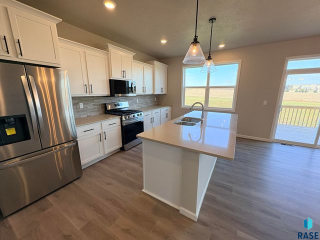 2916 S Copper Creek Ave Avenue, Sioux Falls, SD 57110