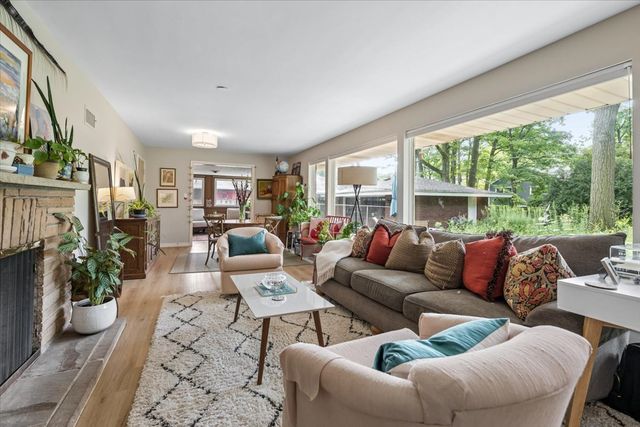 1233 Glenoak Lane, Northbrook, IL 60062